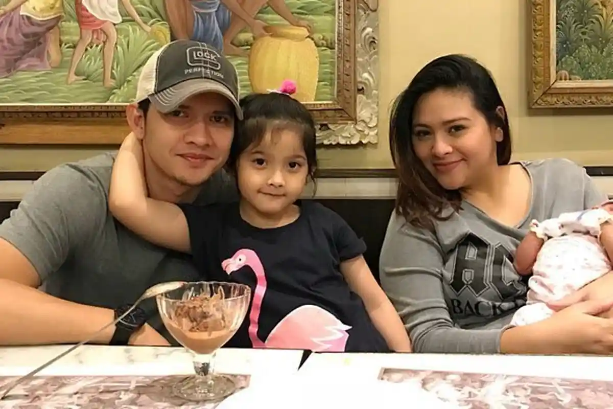 4 Bulan Ditinggal LDR, Dua Anak Iko Uwais Peluk sang Ayah Sampai Gak Mau Lepas