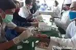 santri-ponpes-sidogiri-asal-pamekasan-saat-dilakukan-rapid-test.jpg