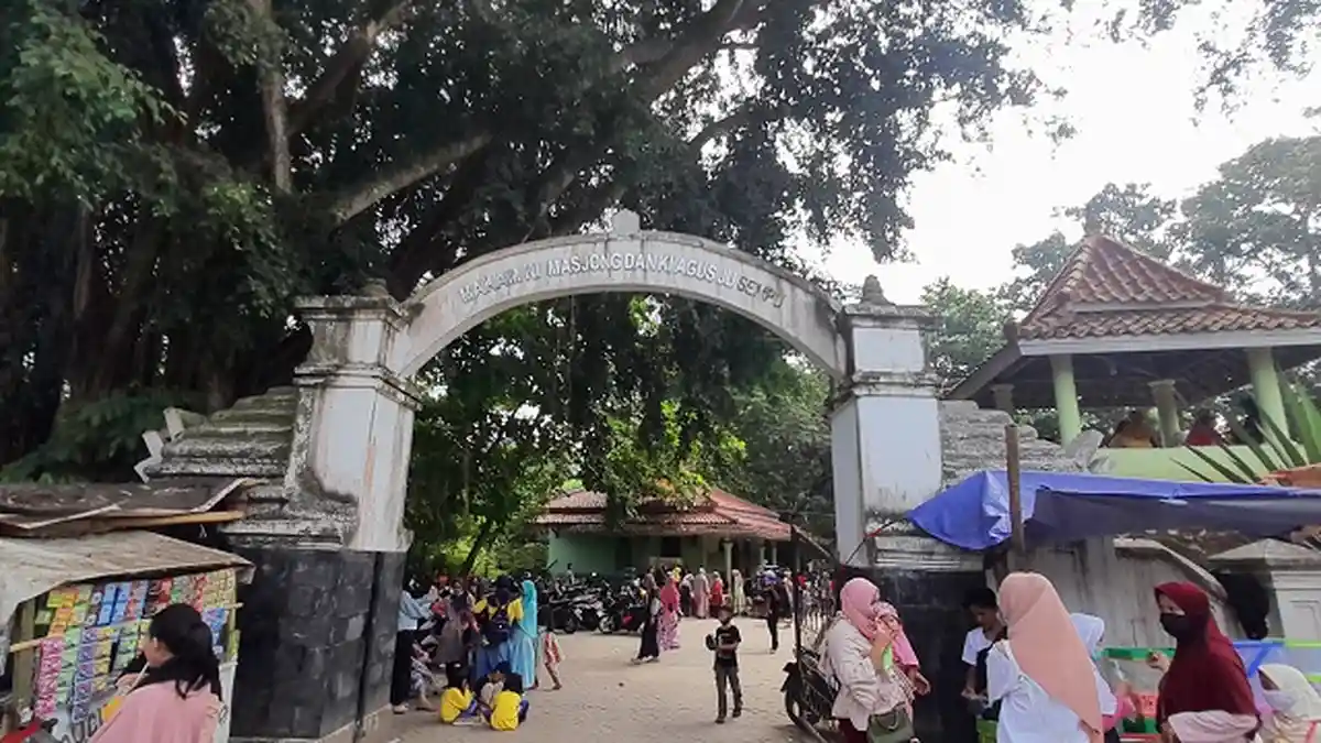 Hari Kedua Lebaran, Tempat Wisata Religi Situs Banten Girang Ramai Dipadati Wisatawan