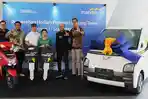 Serahkan-Hadiah-Program-Untung-Terus-Bank-Mandiri-Ajak-Nasabah-Tingkatkan-Transaksi-Kartu-Kredit.jpg