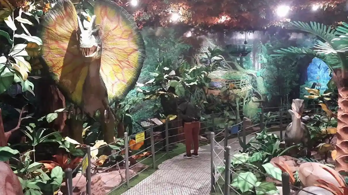 Ada Dinosaurus di Karawang Cocok Untuk Tempat Liburan Sekolah Anak-anak