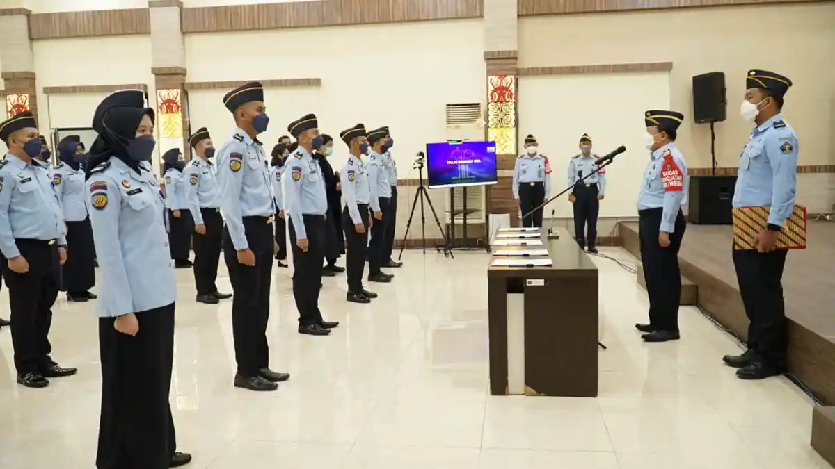 Kakanwil Kemenkumham Sulsel Mengambil Sumpah/Janji 191 PNS