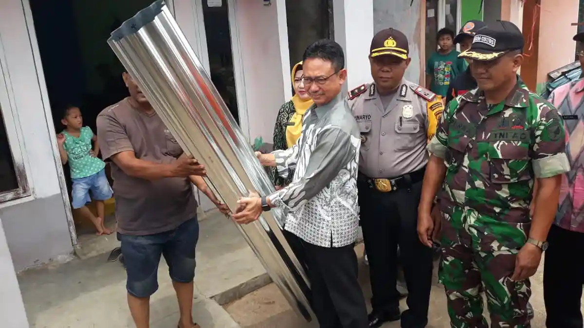 BPBD Kota Pontianak Serahkan Bantuan ke Korban Puting Beliung