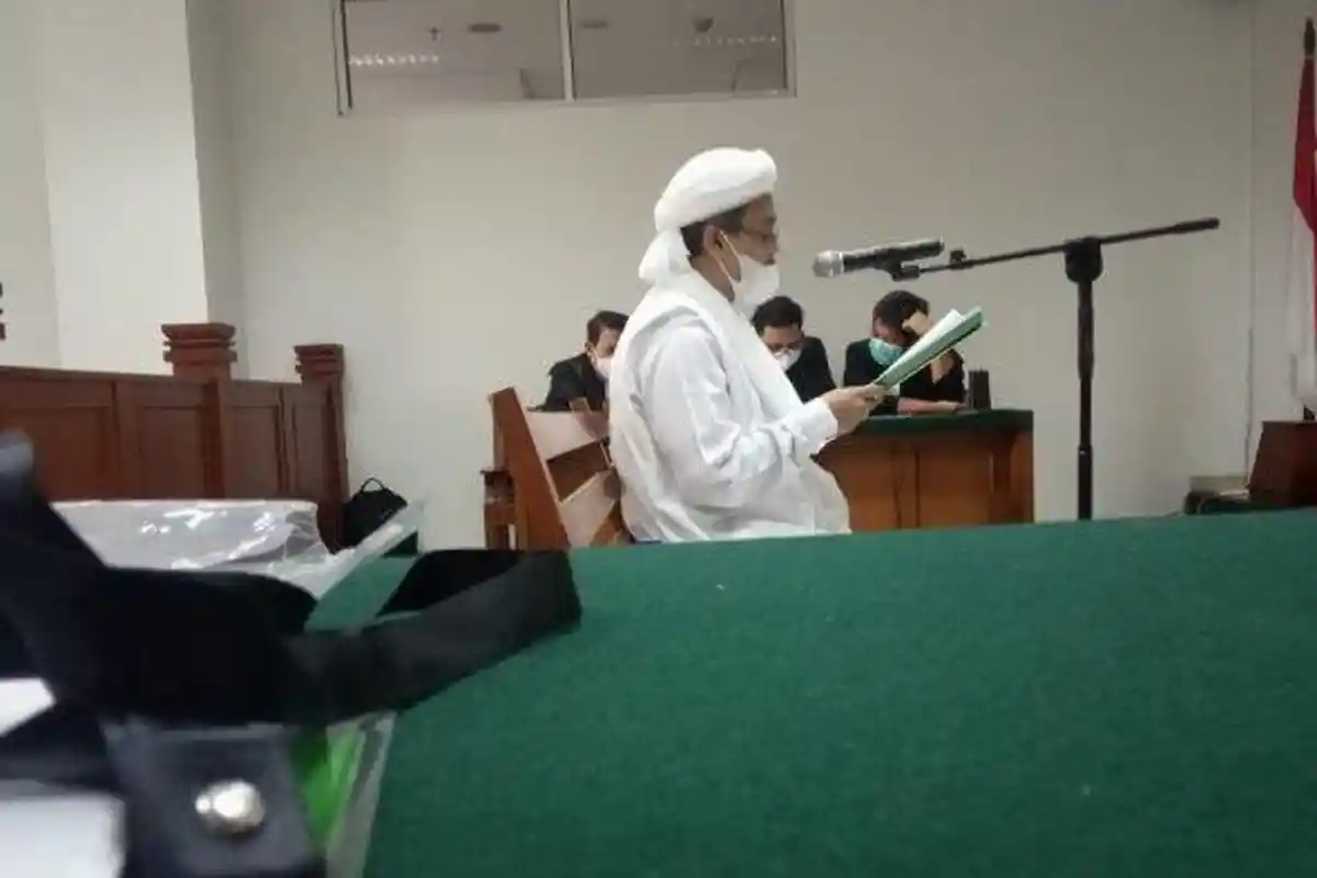 5 Hal yang Disebut Rizieq Shihab dalam Pembacaan Eksepsi, Singgung Kejahatan Politis dan 3 Menko