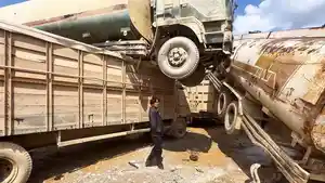 Konten-Kreator-Ferry-Irwandi-melihat-langsung-dampak-banjir.jpg