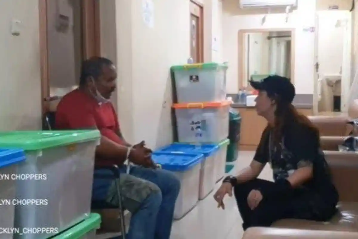 Siapa Sosok Berambut Gondrong Yang Berbicara Serius Dengan John Kei? Ternyata Dia Anggota Jatanras