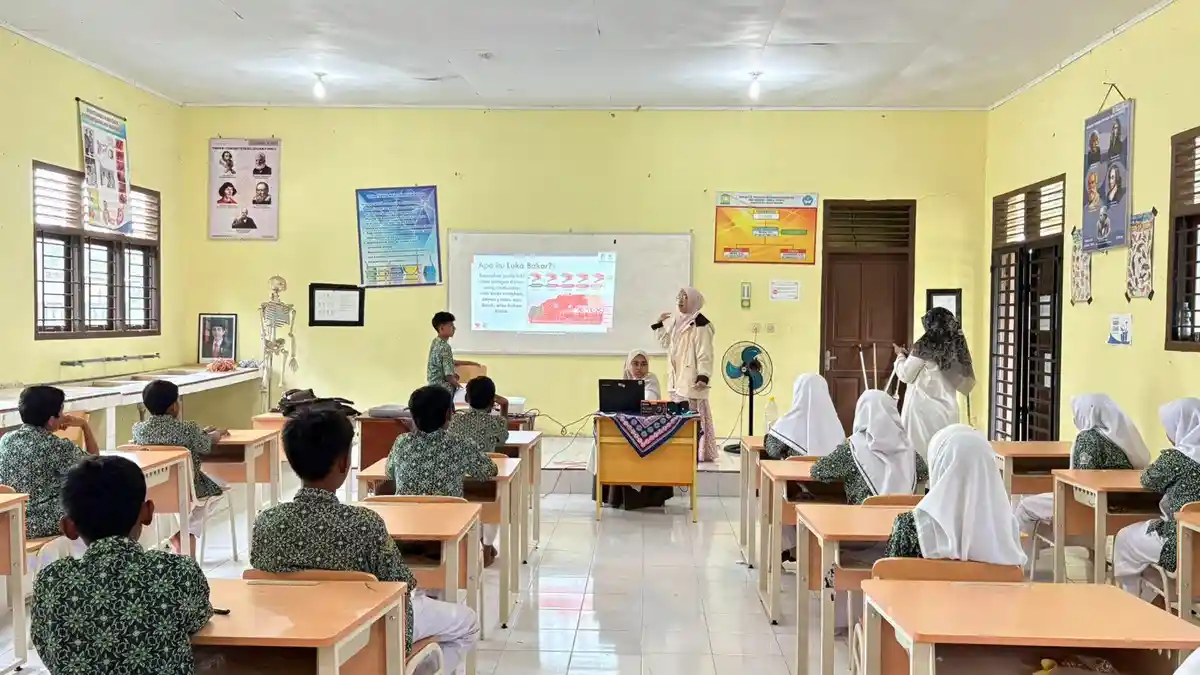 GEN-A Beri Pelatihan P3K dan PHBS untuk Perkuat Kesiapsiagaan Kader UKS SMPN 1 Darul Kamal