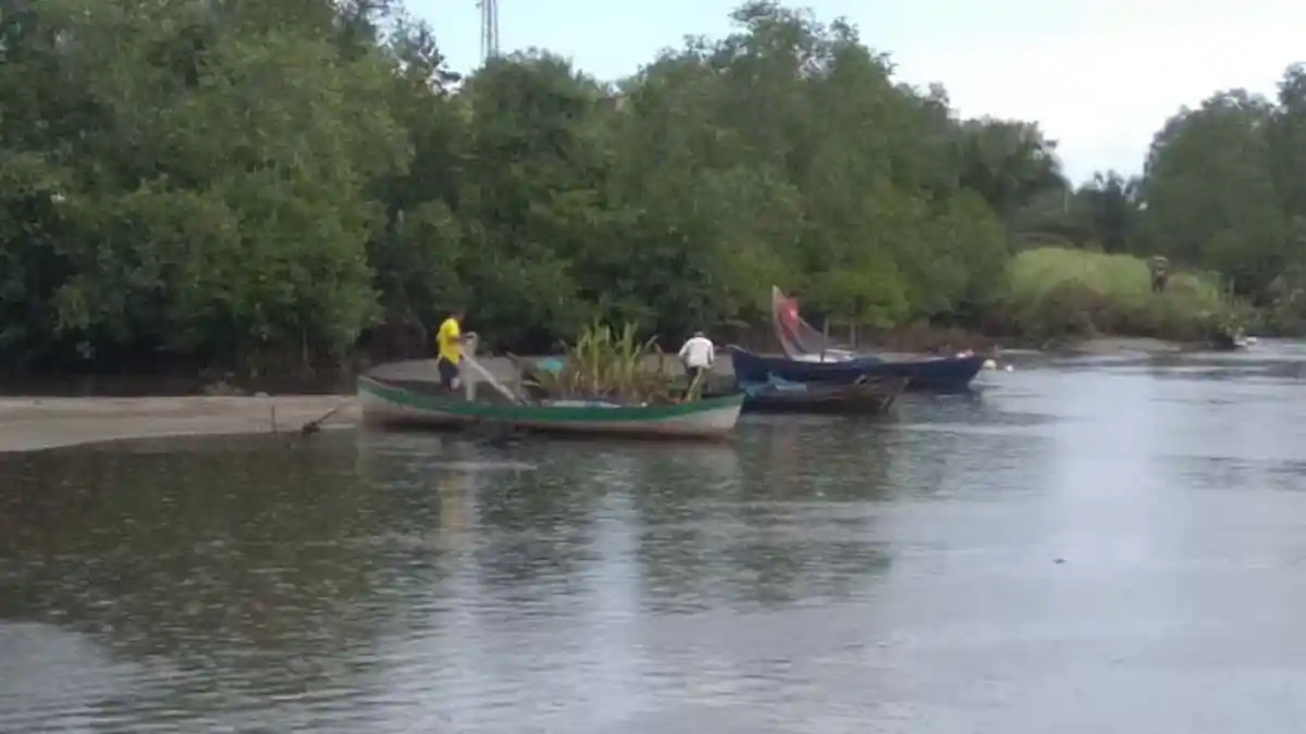 Kapal Tunggu Pasang untuk Berlayar, Dampak Dermaga Jembatan Tinggi Pulo Sarok Dangkal