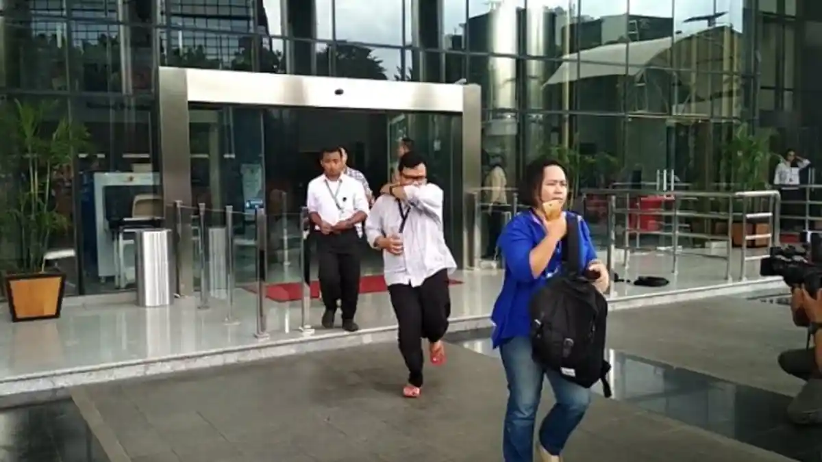 Gempa Besar Guncang Banten - Jakarta, Atap Sekolah Dikabarkan Runtuh