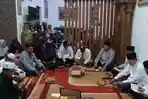 Kepala-Kantor-Kemenag-Provinsi-Sumsel-DrSyafitri-IrwanSAgMPdI-bersama-Staf.jpg