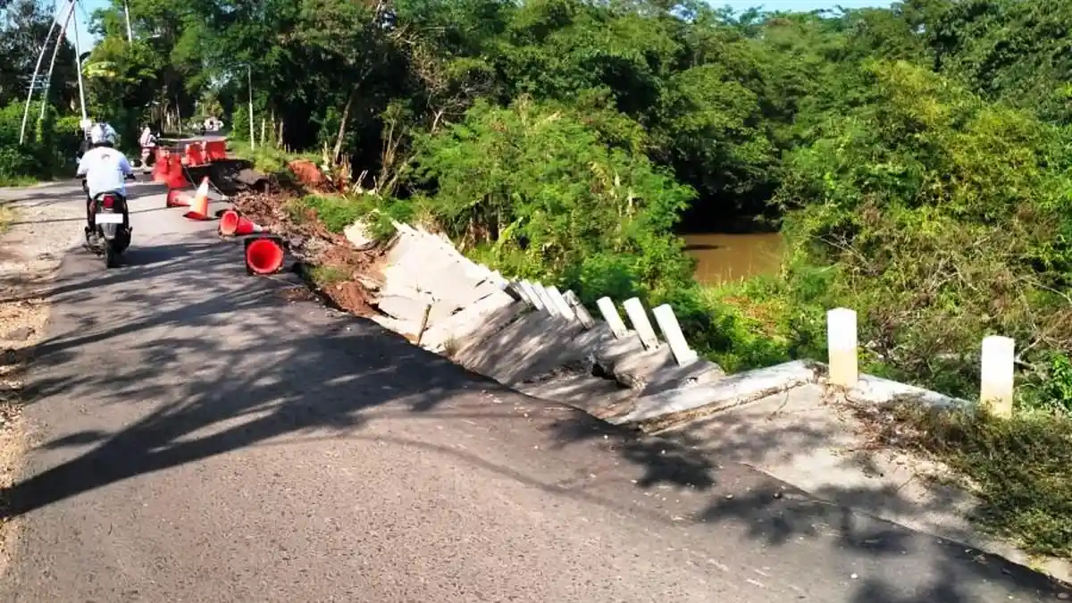 Pemkab Pekalongan Siapkan Rp2,9 Miliar Perbaiki Jalan Ambles Pantianom-Kalijambe - Tribunjateng.com