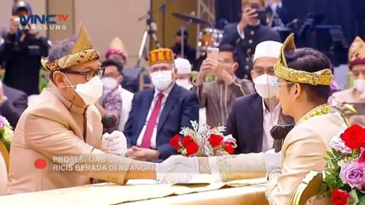 Resmi Jadi Istri Teuku Ryan, Tangis Ria Ricis Pecah Pertama Kali Cium Tangan Suami
