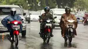 tips-berkendara-saat-musim-hujan.jpg
