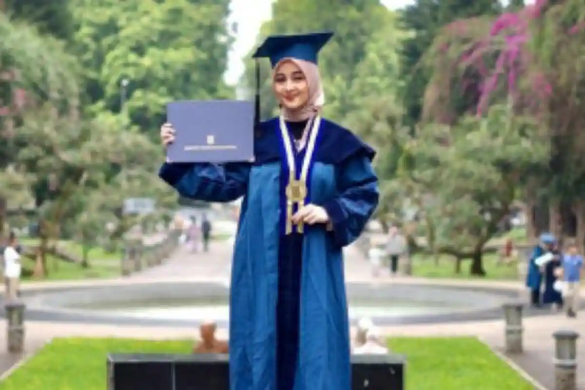 Cerita Maya Nabila Wisudawan Termuda S3 Matematika ITB, Dulu Masuk SD Usia 5 Tahun
