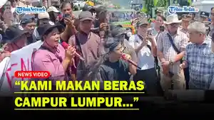 Demo-Warga-di-Tapteng-Kami-Makan-Beras-Campur-Lumpur.jpg