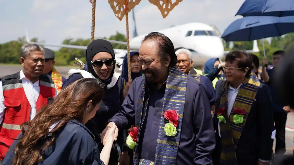 Deretan Elit NasDem Sulsel Jemput Surya Paloh di Bandara Sultan Hasanuddin