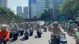 ribuan-driver-ojol-kawal-pemakaman-affan.jpg