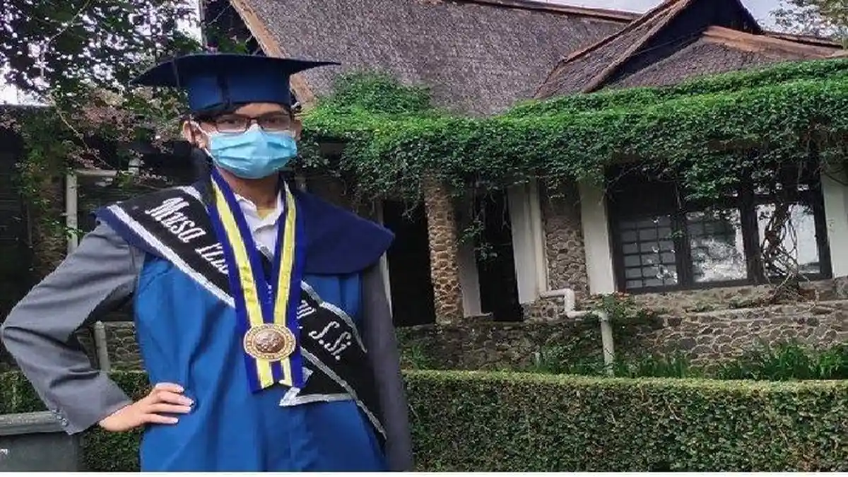 Pernah Tinggal Kelas Saat TK, Izzan Jadi Wisudawan Termuda ITB, Usianya Baru 18 Tahun 8 Bulan