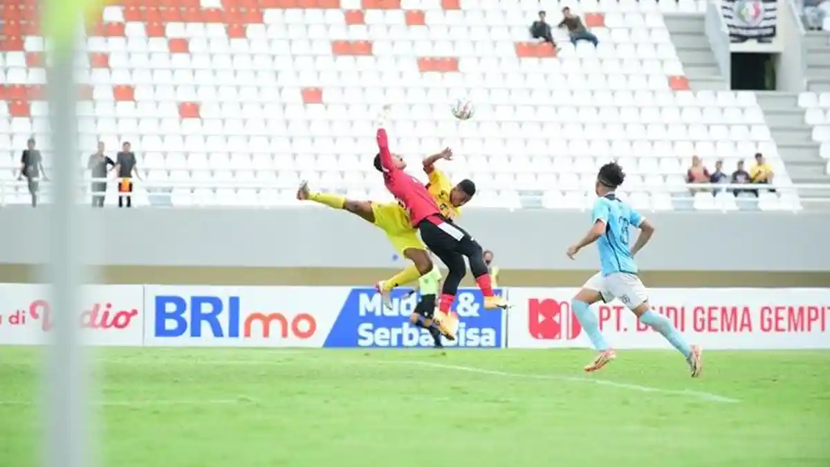 Striker Sriwijaya FC Rifaldi Bawuo Dilarikan ke RSUD BARI, Begini ...