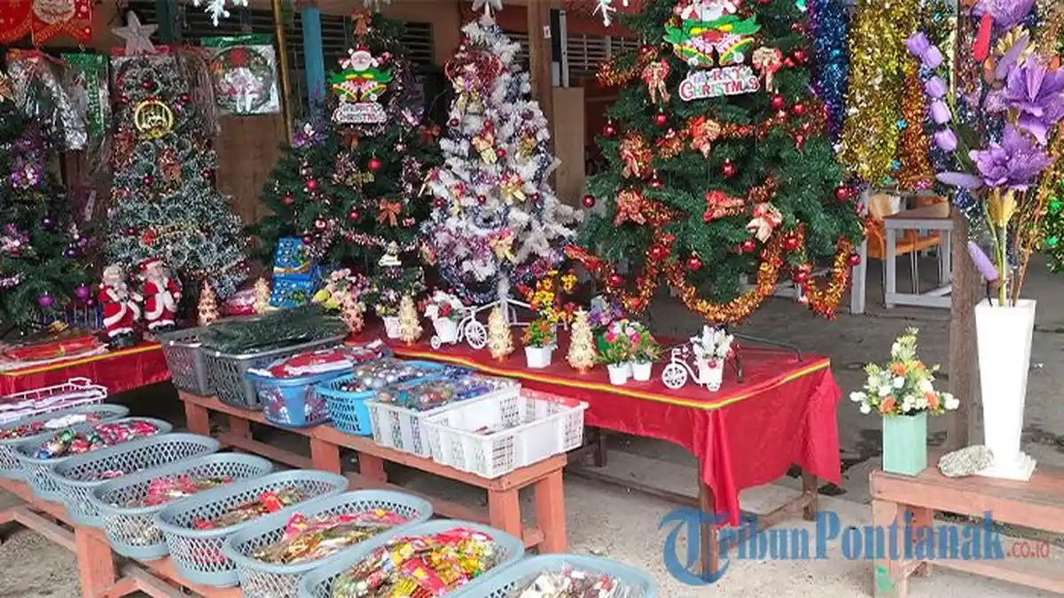 Pernak-pernik Natal 2022 di Putussibau Kapuas Hulu Mulai Dijual