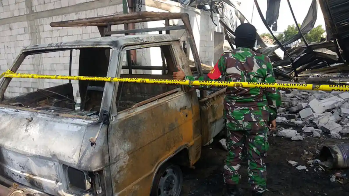 Kebakaran Dahsyat Pabrik Mebel di Marelan, Api juga Hanguskan Satu Mobil Pikap