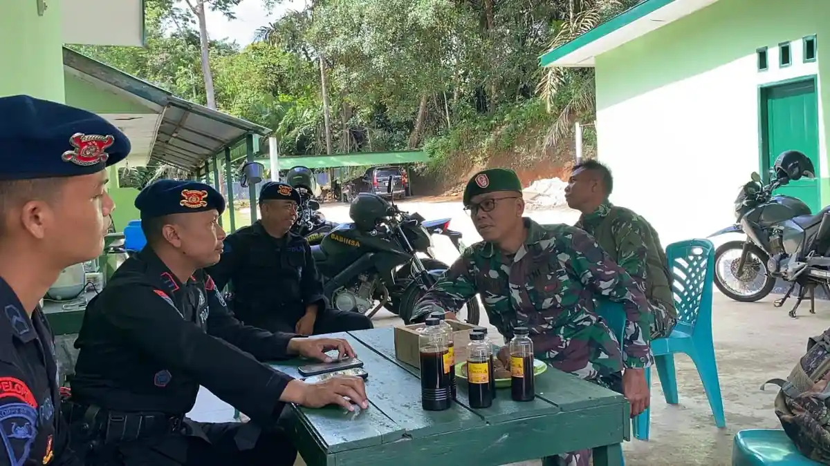Brimob Sambangi Koramil Pargarutan, Perkuat Sinergi TNI-Polri di Tapanuli Selatan