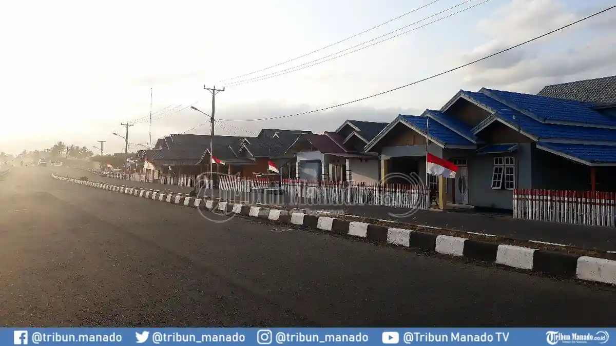 Bendera Setengah Tiang di sepanjang Jalan Boulevard, Bukti Cinta Bolsel pada BJ Habibie