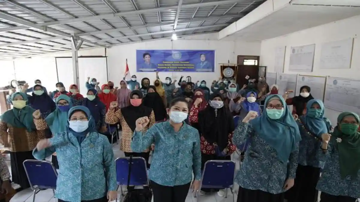 Lawan Covid-19, Feby Deru Bina Kader Posyandu di Kelurahan Gandus