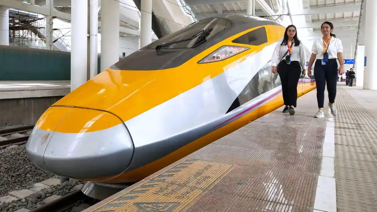 Bulan Ini Sudah Bisa Naik Kereta Cepat secara Gratis, Ini Prosedur Mendapatkan Tiket Gratisnya