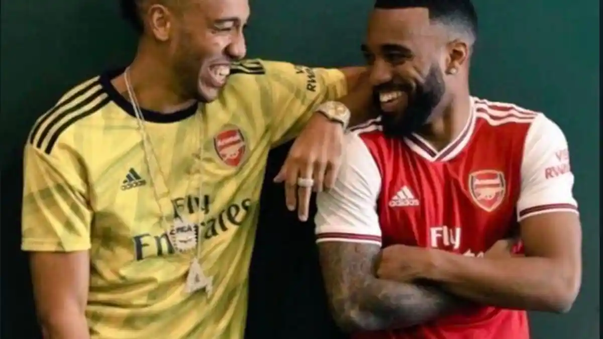 Foto Aubameyang dan Lacazette Kenakan Jersey Baru Beredar di Media Sosial