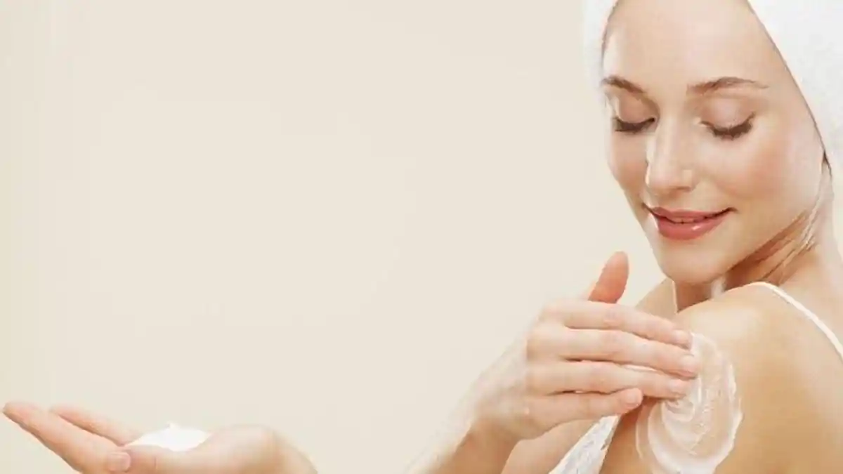 Pakai Body Lotion Saat Kulit Basah Lebih Baik Loh. Simak Penjelasnya
