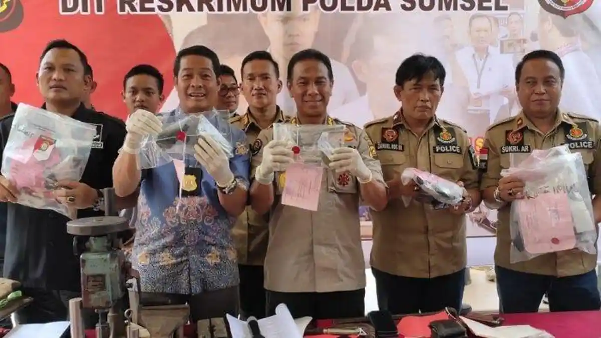 Jualan Senpi Jenis Makarov Seharga Belasan Juta, Pria Ini Dibekuk Polisi