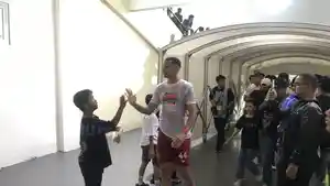 Pemain-Persijap-masuk-ruang.jpg