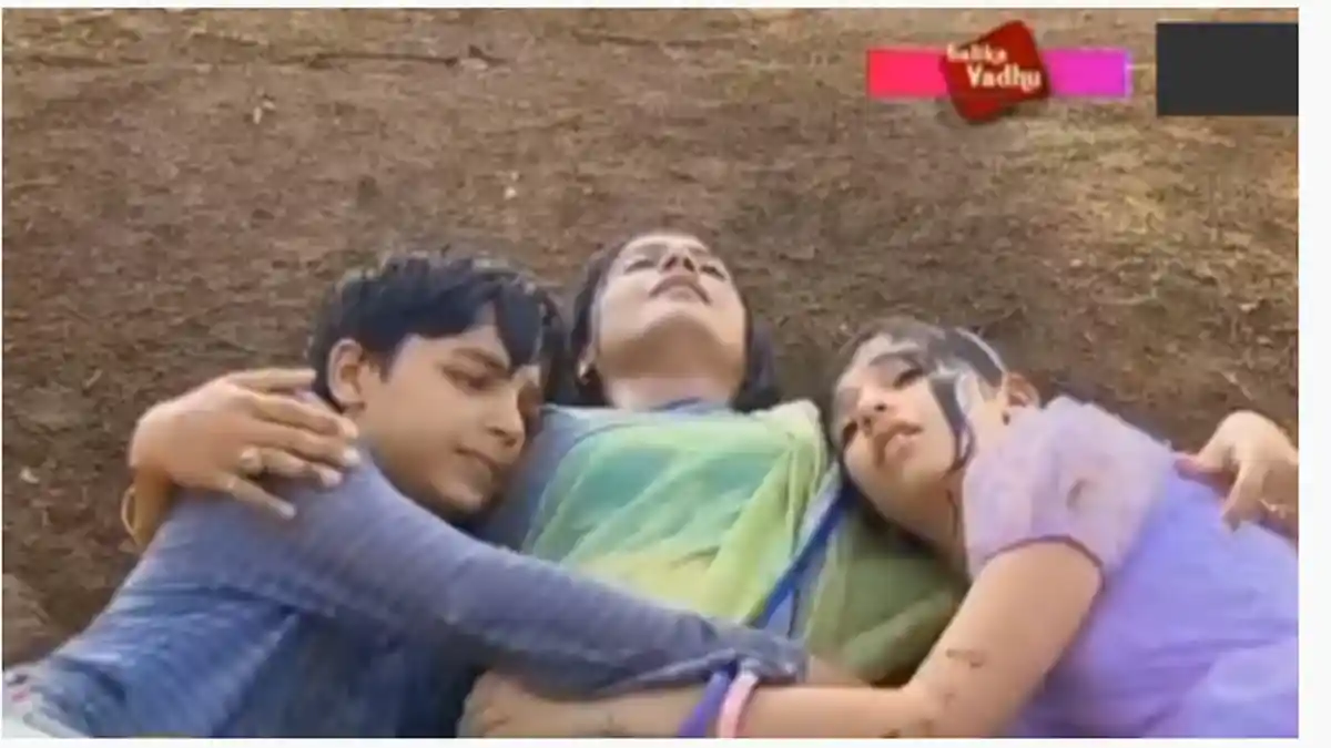 Sinopsis Balika Vadhu 19 Juni 2022 Hari Ini: Jagdish Selamatkan Anandi, Akhiraj Meninggal Dunia