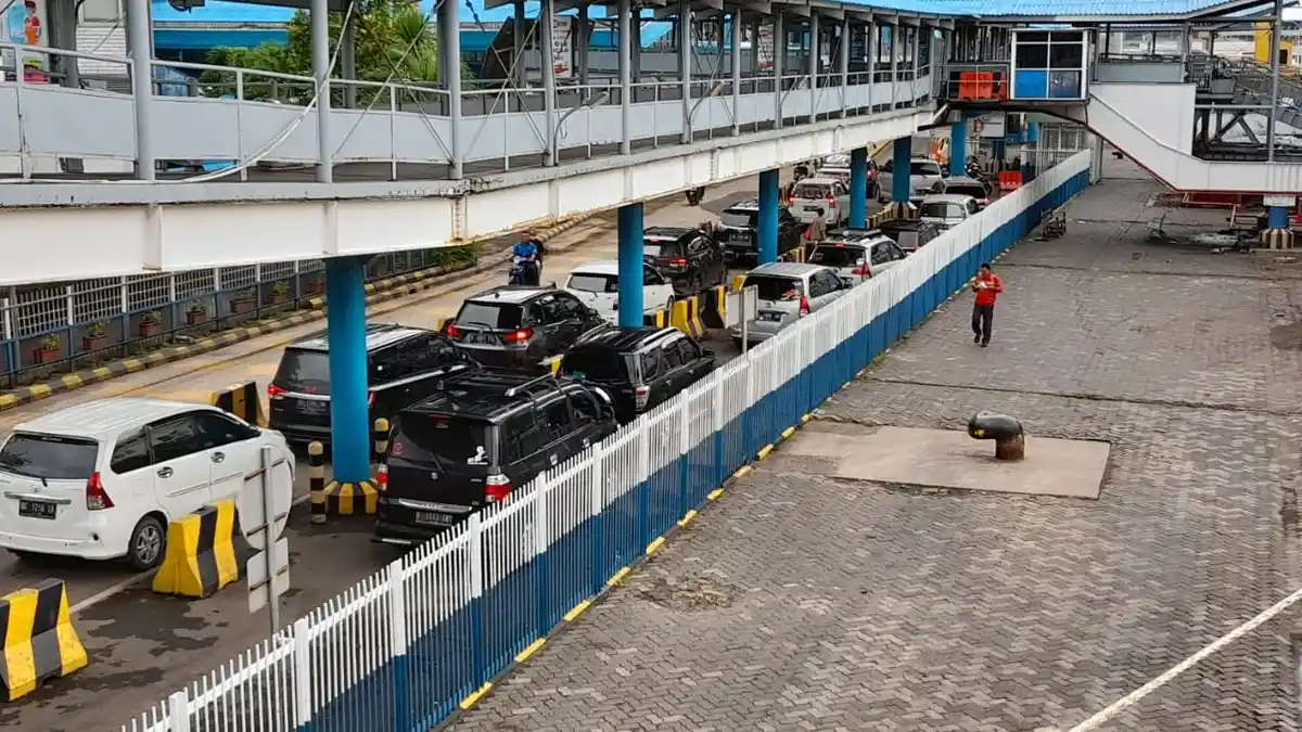 Libur Panjang Hari Raya Imlek, Pelabuhan Merak Angkut 14 Ribu Kendaraan Dari Jawa ke Sumatera