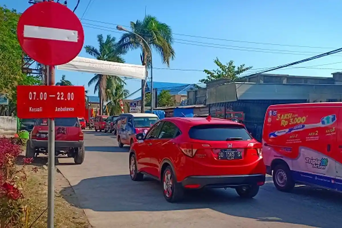 Rekayasa Lalulintas Dishub Takalar di Jl Poros RSUD HPDN Tak Ditaati Pengendara
