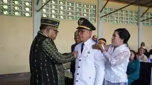 Sematkan-Pangkat-Camat-Elar.jpg