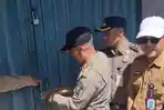 Satpol-PP-Kabupaten-Serang-menyegel.jpg
