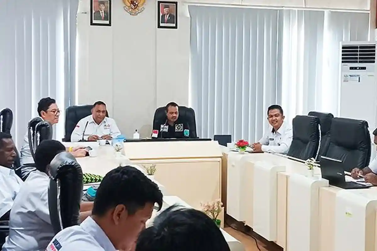 Anggota DPD RI Mamberob Rumakiek ke Kantor BBKSDA Papua Barat, Diskusi Dampak Kampanye ke Lingkungan