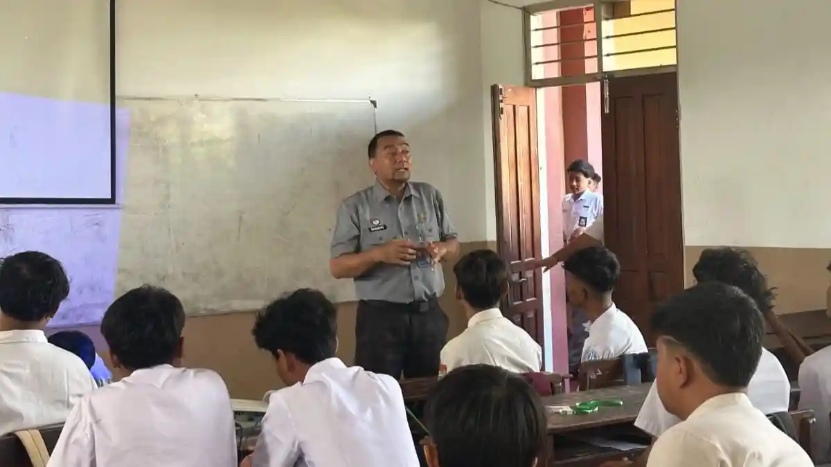 Kemenkum Jateng Ajak Peserta Didik Baru SMK Tlogosari Semarang Sadar Hukum Sejak Usia Sekolah - Tribunjateng.com