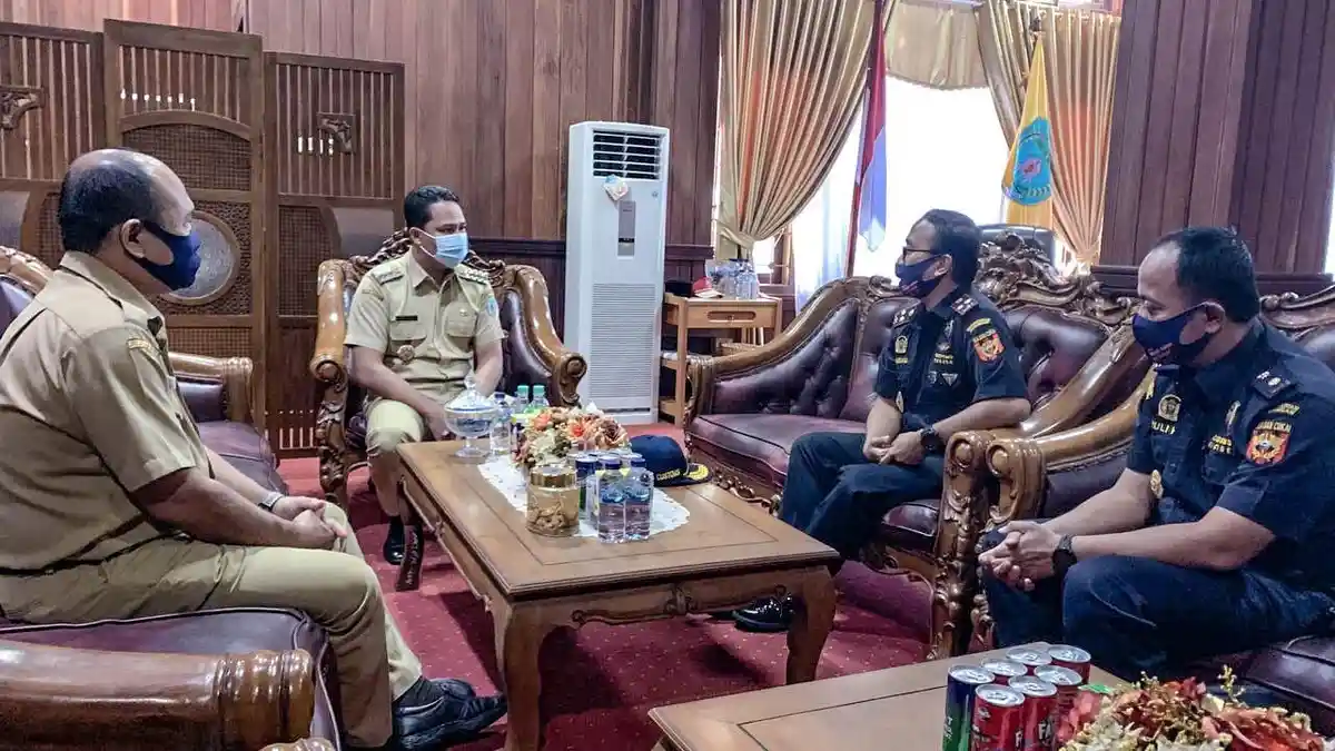 Bupati Lamandau Dukung Penuh Upaya Bea Cukai Tekan Peredaran Rokok Ilegal