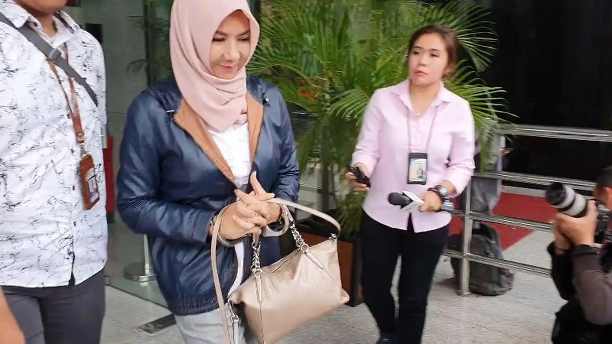 Senyum Rita Widyasari Seusai Diperiksa KPK