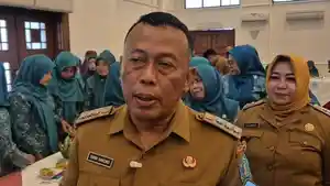 Bupati-Ponorogo-Sugiri-Sancoko-saat-menerangkan-Oleh-oleh-dari-KPK.jpg