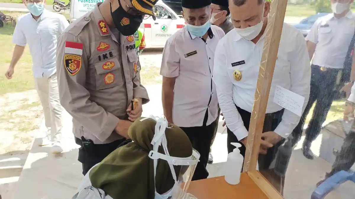 Wakil Bupati Natuna Tinjau Proses Vaksinasi, Rodhial Huda: Vaksinator Harus Fit