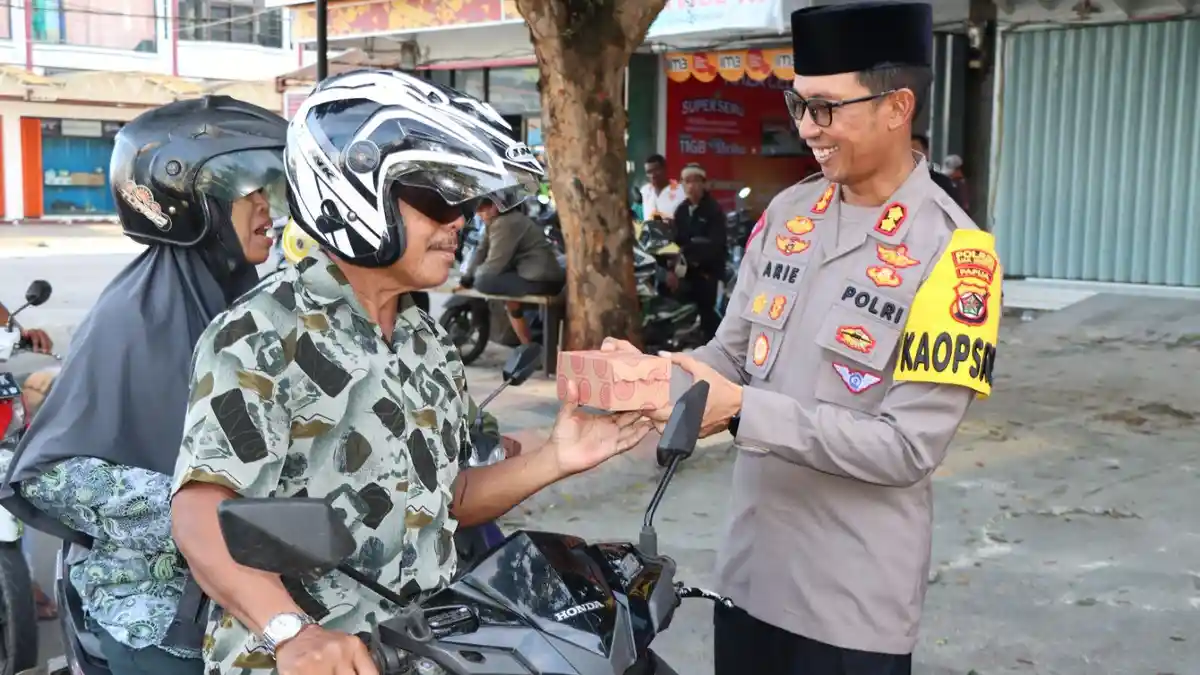 Ramadhan Berkah, Polres Biak Numfor dan Bhayangkari Berbagi Takjil