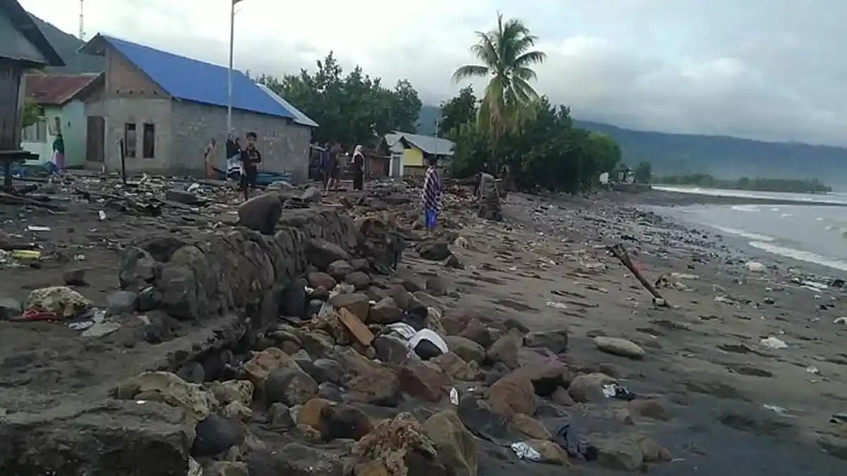 Cuaca NTT Hari Ini, Gelombang Terjang Nangahale Sikka, Turap Ambruk ...
