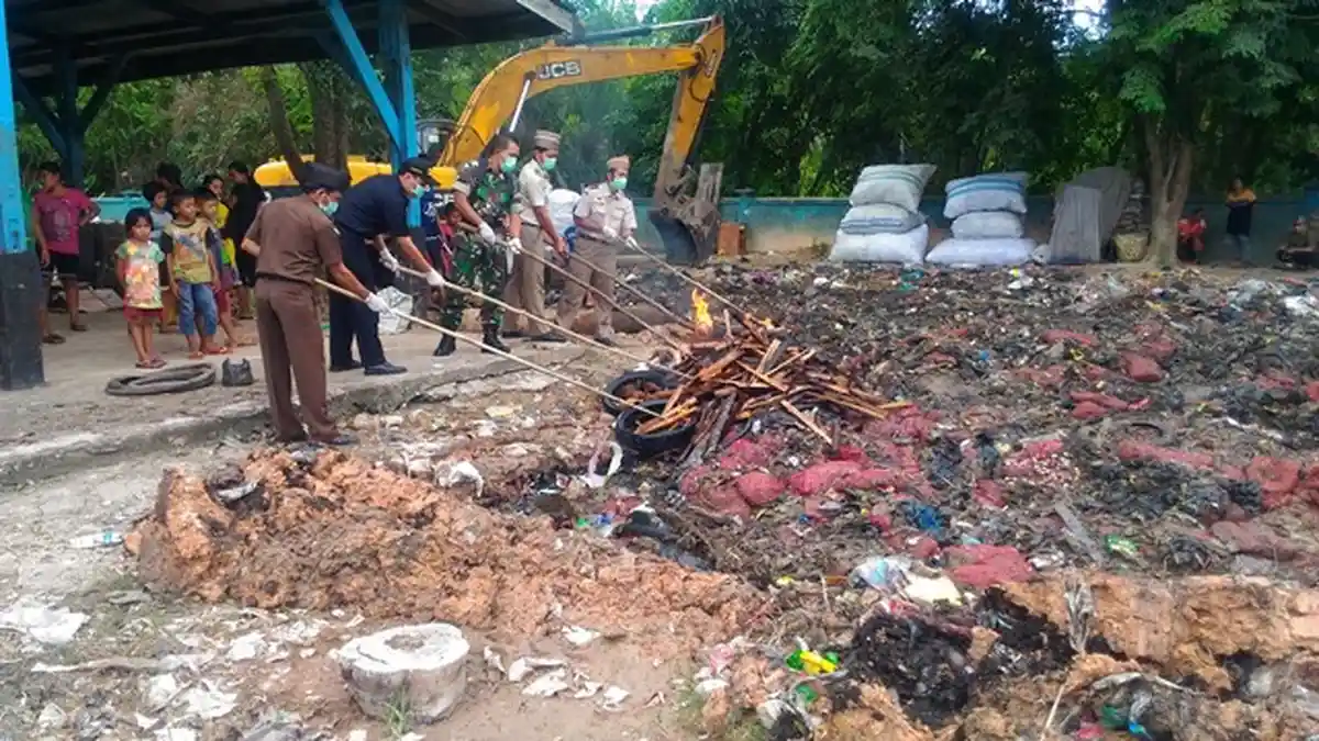 1.308 Karung Bawang Merah Ilegal Dimusnahkan