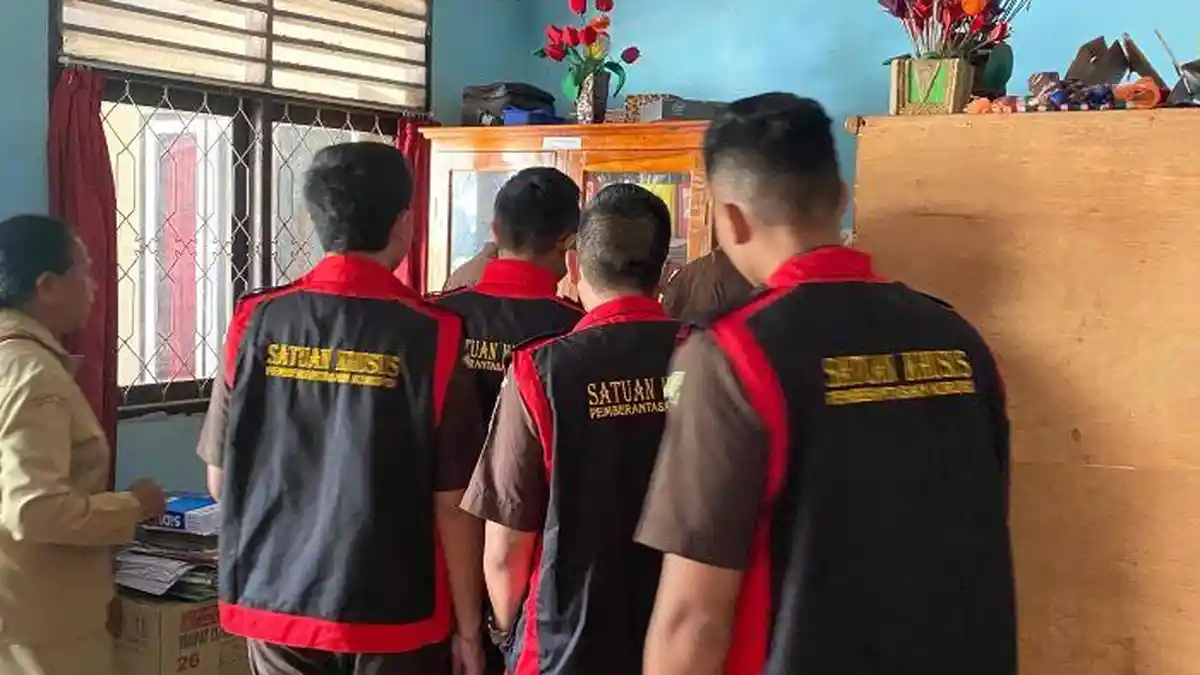 Dugaan Korupsi SLB Lewoleba, Jaksa Geledah Ruang Kepala Sekolah dan Bendahara