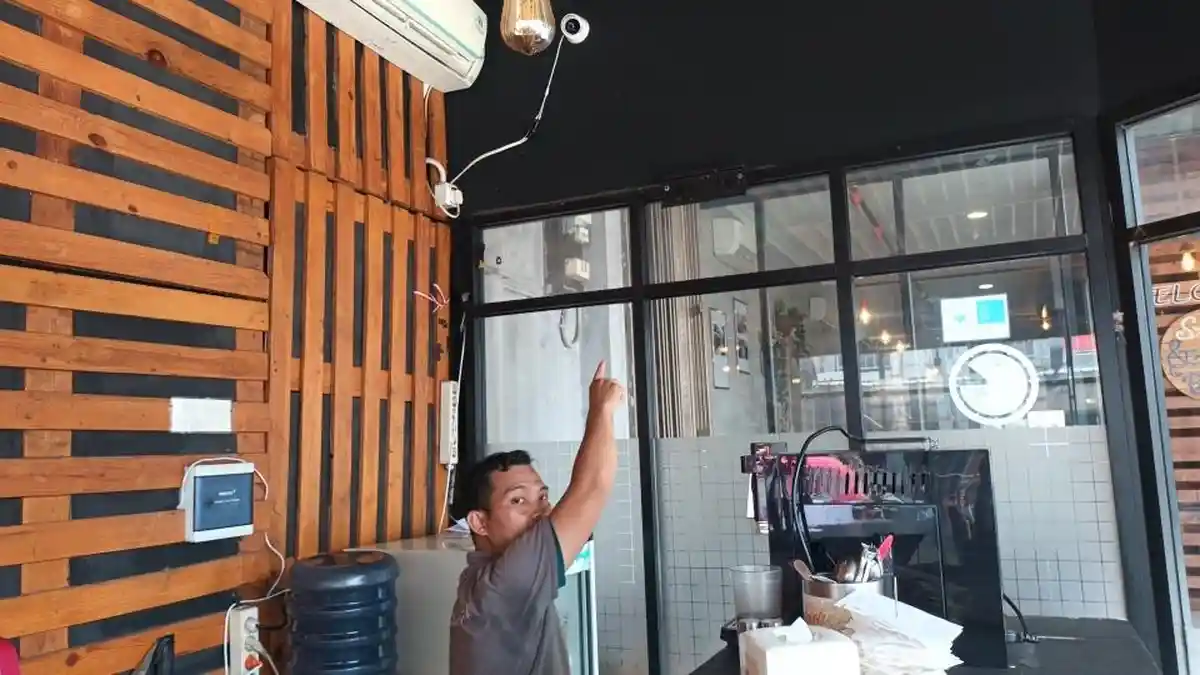 Komplotan Maling Bobol Tempat Makan di Kramat Jati, TV dan Speaker Digasak