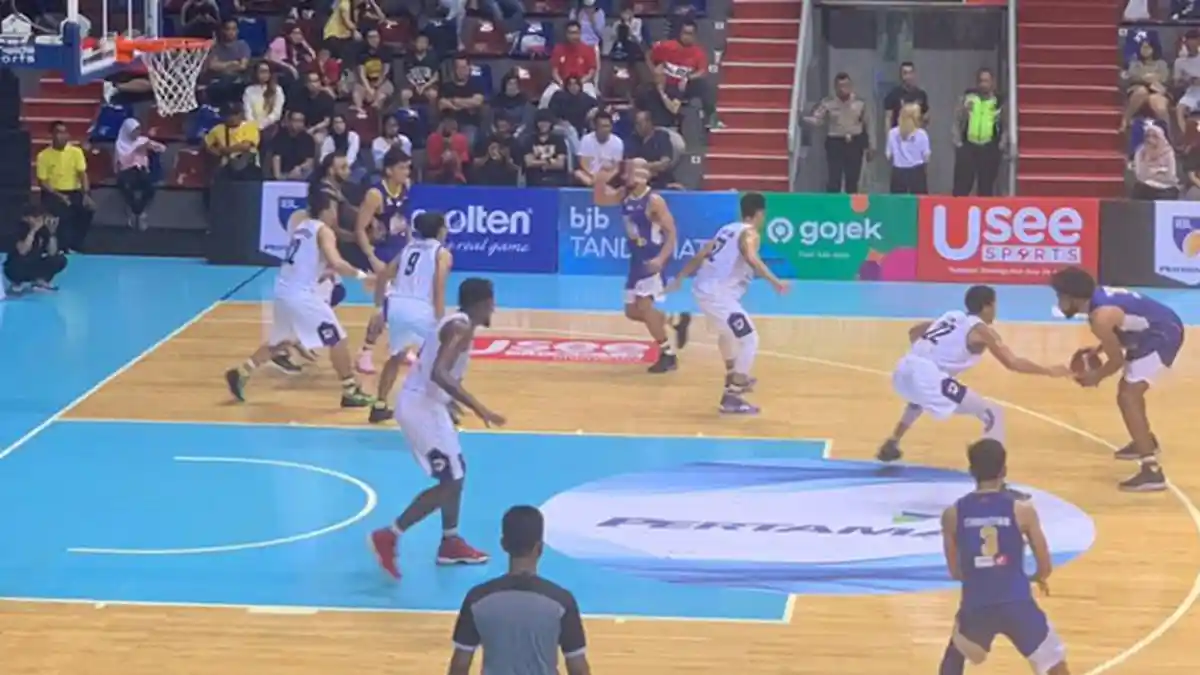 IBL 2020 - Sempat Tertinggal, Satria Muda Menang Dramatis atas Prawira Bandung